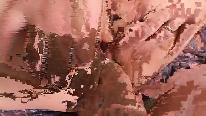 Olgun Porno Yıldızı Yönetmen Tarafından Analiz Ediliyor