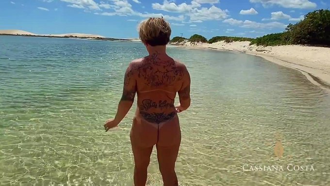 Amatör Olgun Sahilde Sıcak Bir El Işi Alıyor