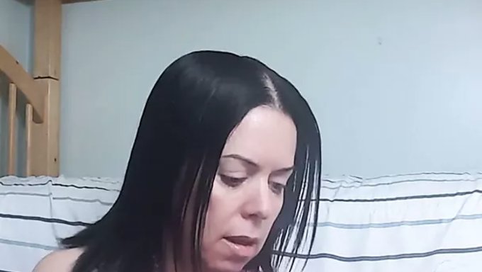 Seksi Bir Eşarp Giyen Şişman Bir Kadının Hd Videosu