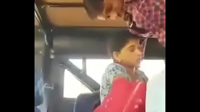 Azgın Kuzey Hintli Andy Ol, Teyzesinin Aletini Ağzına Alıyor.