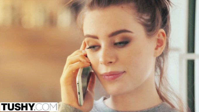 Lana Rhoades’la Göt Sikme Şovu, Anal Yeteneklerini Ve Detaylara Verdiği Önemi Sergiliyor.