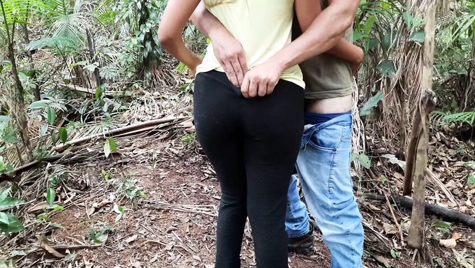 Amatör Brezilyalı Fahişe, Ormanda Sakso Çekiyor Ve Anüsüne Sikişiyor
