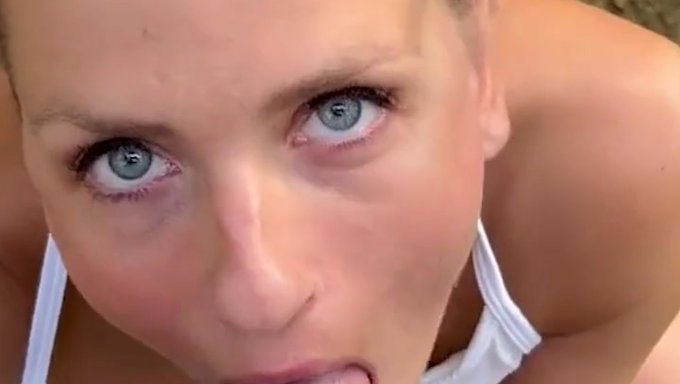 Schnuggie91, Köpek Stiliyle Açık Havada Seks Yapıyor Ve Ayrıca Mydirtyhobby'De Açık Havada Blowjob Yapıyor.