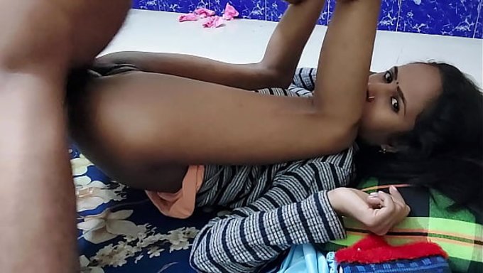 Odada Sevişen Çift, Hanif Pk Ve Popy Yakalanıyor.