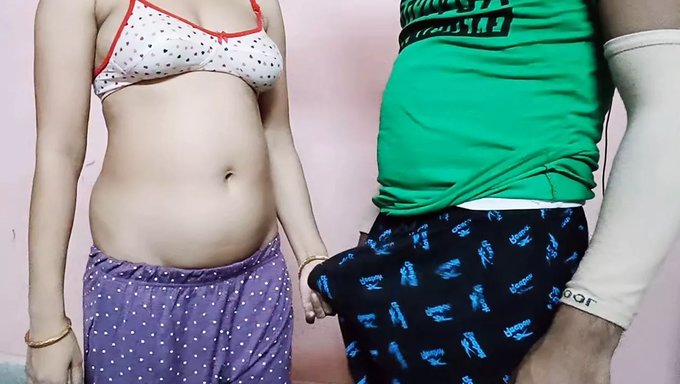 18 Yaşındaki Hintli Amatör Sert Alıyor