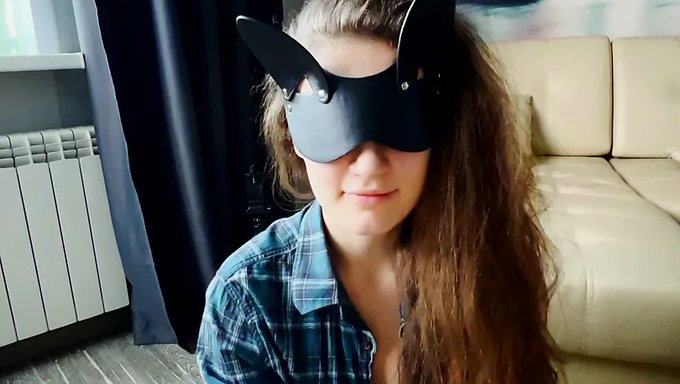 Avrupalı Erkek Ev Yapımı Pov Videosunda Mastürbasyon Yapıyor
