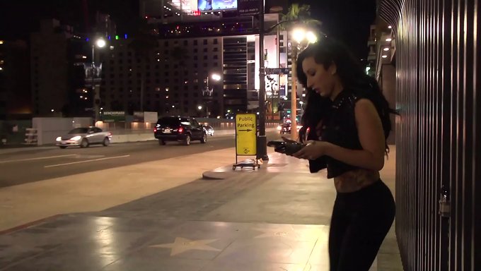 Leigh, Lily Ve Nikki'Nin Başrolde Olduğu Hardcore Üçlü Lezbiyen Seks Şöleni!