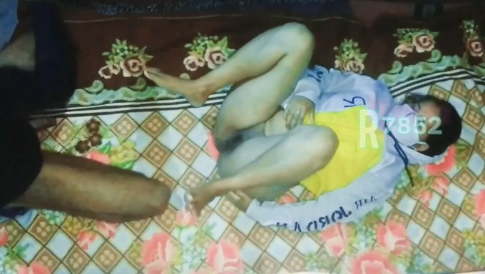 Bengali Öğrenci Reetu Yadav, Erkek Arkadaşıyla Pis Eğlenceye Dalıyor