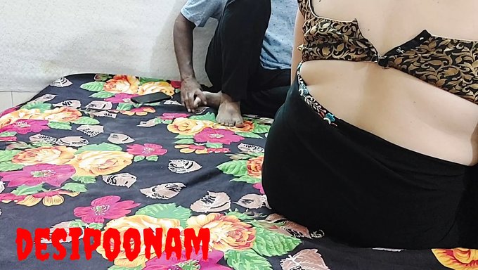 Büyük Meme Uçları Ve Yarrağı: Hintli Desi Poonam Sert Beceriliyor