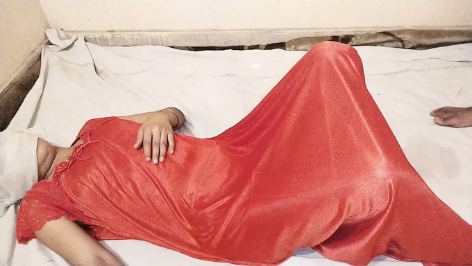 Hintli (Desi) Çift Anal Seksin Tadını Çıkarıyor