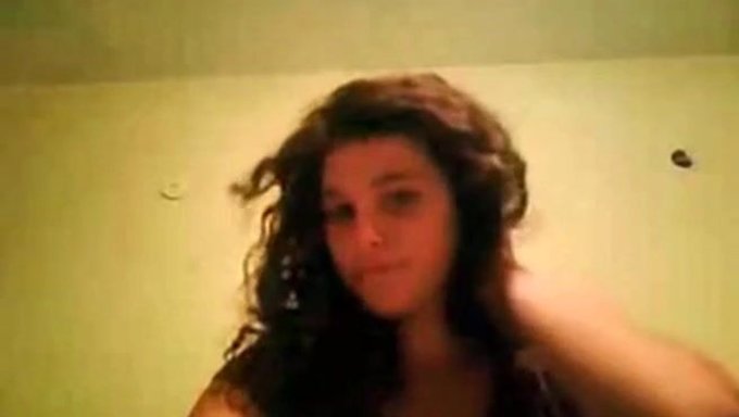 Sevimli Esmerin Kamera Önündeki Solo Performansı