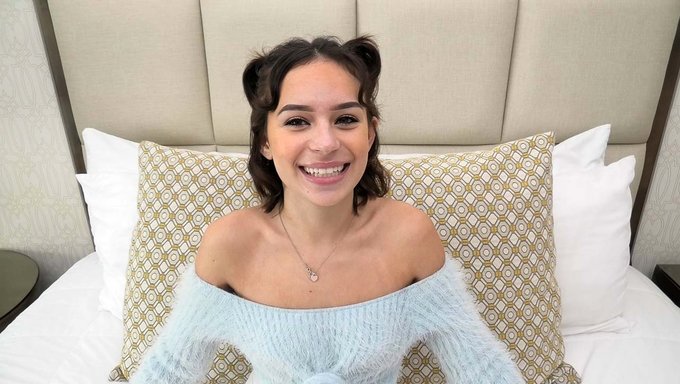 18 Yaşındaki Yıldız Bu Pov Videosunda Yeteneklerini Sergiliyor