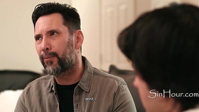 Latina Milf Dana Vespoli, Üvey Oğlunu Fahişe Yerine Sikişle Ödüllendirdi.
