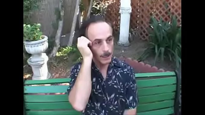 Boş Evde Beni Kendine Yakın Tutarken Sessiz Kalmak