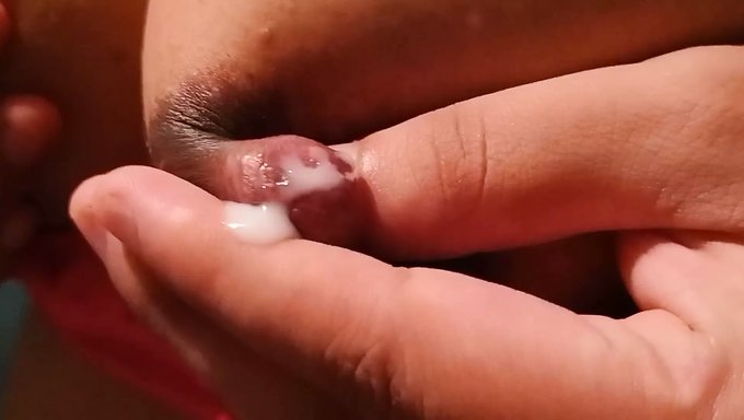 Büyük, Süt Dolu Göğüslere Sahip Desi Genç Kız