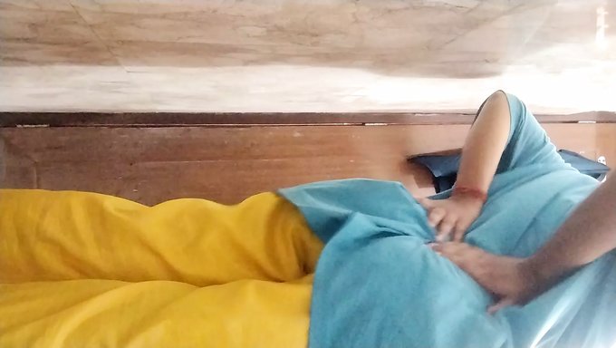18 Yaşındaki Hintli Kız Mastürbasyon Yapıyor Ve Anal Sakso Çekiyor
