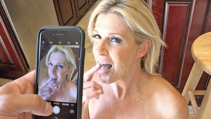 Milftrip'In Sıcak Üvey Annesi Üvey Oğluna Sik Emme Oral Seks Yapıyor