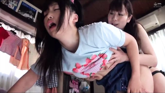 Japon Bir Genç Kızın Sıkı Amını Parmaklamak