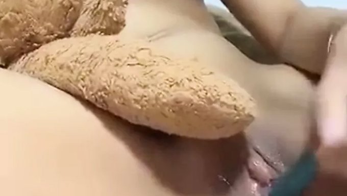 Dar Amcık Ve Karısının Oyuncu Göğüsleri Porno Videonun 2. Bölümünde