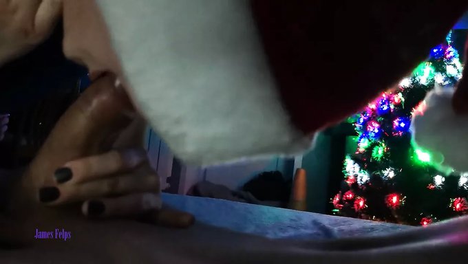 Amatör Genç Kız Büyük Bir Yarrağa Sakso Çekiyor
