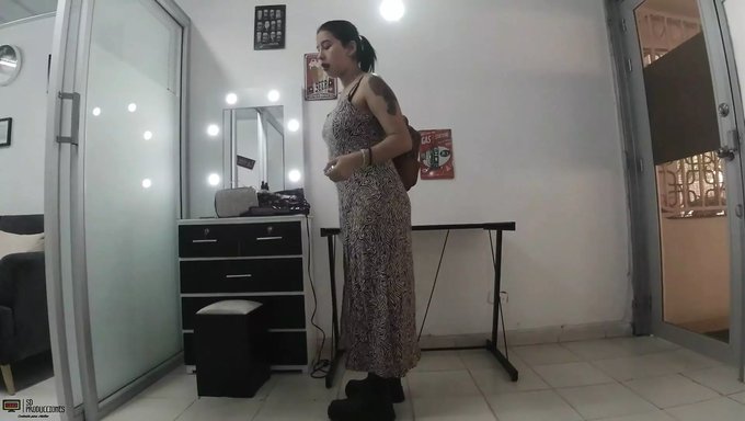 Bu Ispanyol Porno Videosunda Büyük Doğal Göğüsler Ve Büyük Bir Popo Sikişiyor