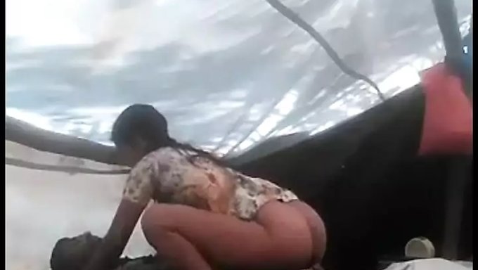 Desi Çiftin Ilk Ev Yapımı Videosu