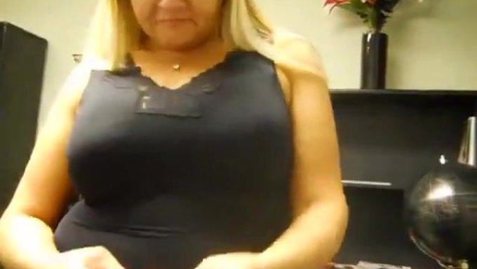 Webcam'Da Büyük Doğal Göğüslü Olgun Milf