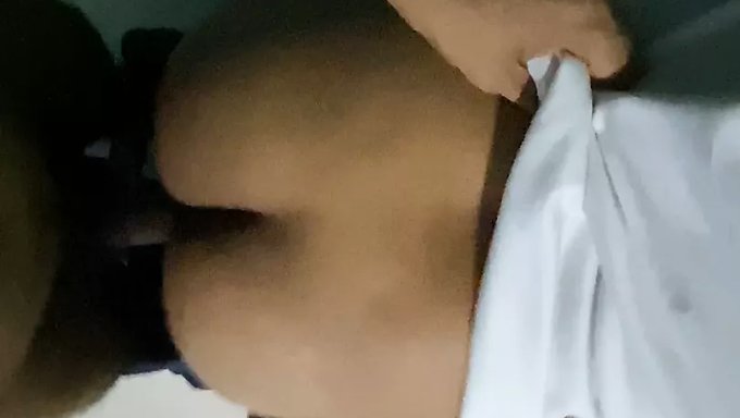 Ricky, Büyük Popolu Üniversiteli Kızın Götünü Tokatlıyor