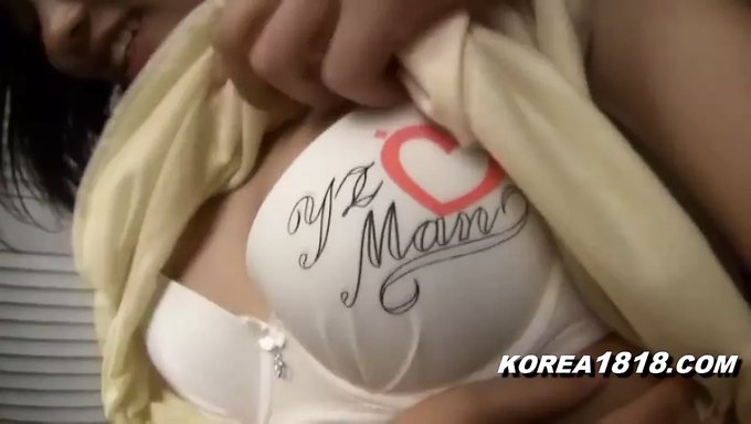 Asyalı Genç Kızın Amı Japonya'Da Sikişiyor