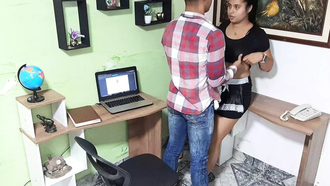 Işvereninin Baştan Çıkardığı Yeni Kızı Ayartıp Sikti