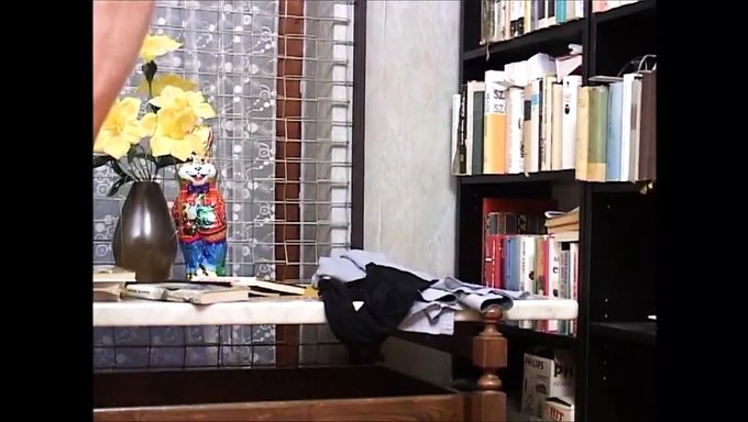 Yarak Ve Boşalma: Güzel Kadınların Idrar Etmesini, Sikmesini Ve Boşalmasını Izleyin