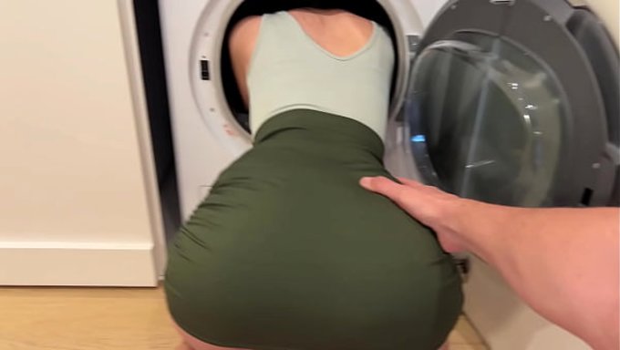 Üvey Oğlan, Üvey Annenin Çamaşır Makinesine Sıkıştığı Günü Kurtardı.