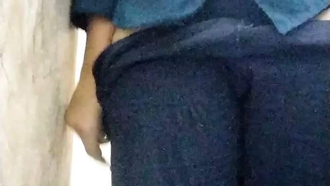 Ev Yapımı Videolarda Hint Kızları: Sıcak Bir Hint Kızını Parmaklamak