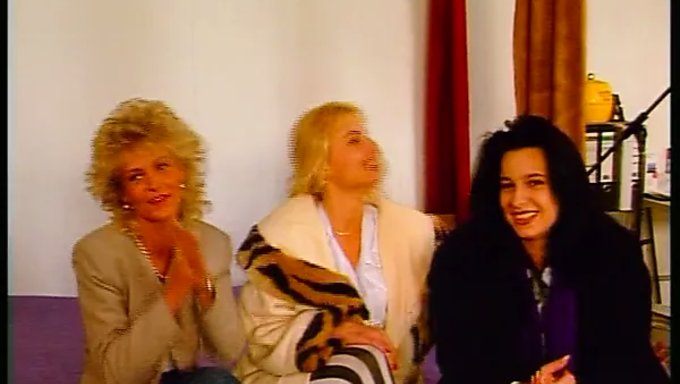 Retro Alman Milf Ağzını Spermlerle Dolduruyor