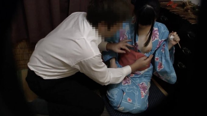 Japon Kızlar Eğlence Için Sizi Evlerine Davet Ediyorlar