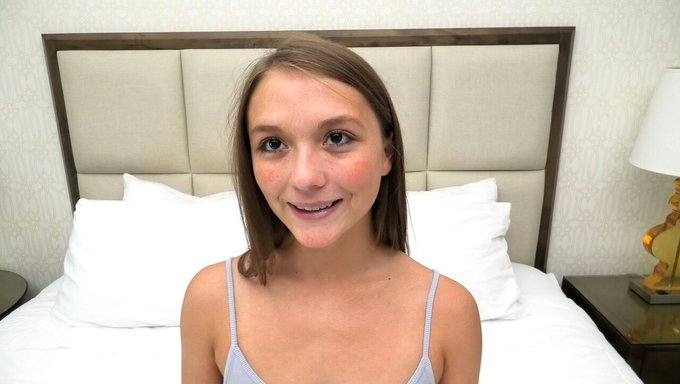 Amerikalı 18 Yaşındaki Kızın Ilk Sakso Ve Anal Seks Deneyimi