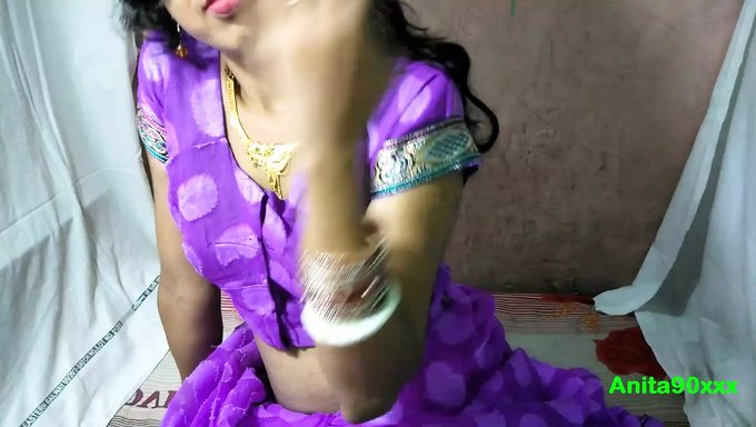 Pileli Bir Saree Giyen Hintli Kadın Sikişiyor Ve Sert Boşalıyor