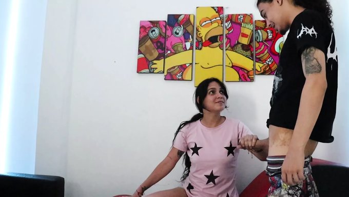 Yeni Mobilya Parçası Tarafından Baştan Çıkarıldı: Sikiş Ve Oral Seks