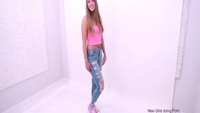 Dar Amcık, Porno Için Seçmeden Sonra Büyük Yarakla Doluyor