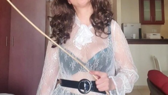 Avrupalı Öğrenci Bdsm Ortamında Aşağılanma Ve Oyun Deneyimi Yaşıyor