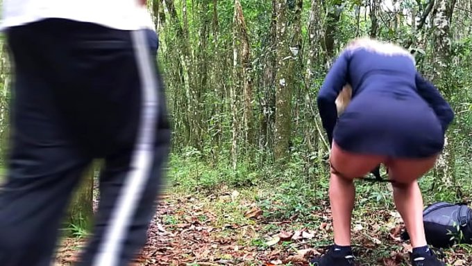 Jane R, Işerken Yabancı Bir Adam Tarafından Amına Çakıldı.