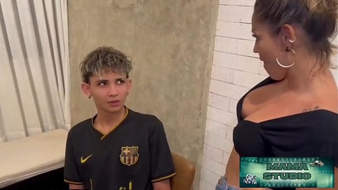 Üvey Annem Tam Bir Orospu. Üvey Babam Öğrenmesin Diye Beni Sikişiyor.