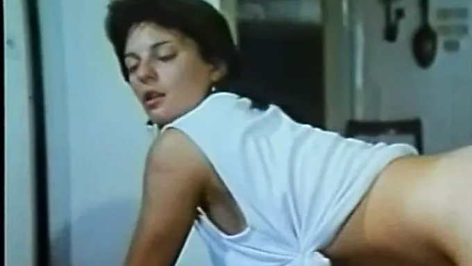 Dorothy Ve Stallone Retro Bir Yunan Macerasında