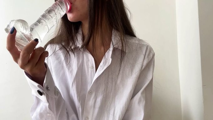 Dildo Ve Yakın Çekim Görünümüyle Tek Başına Oyun