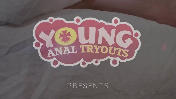 18+ Genç, Yoğun Orgazm Için Büyük Yarrağıyla Anal Deniyor