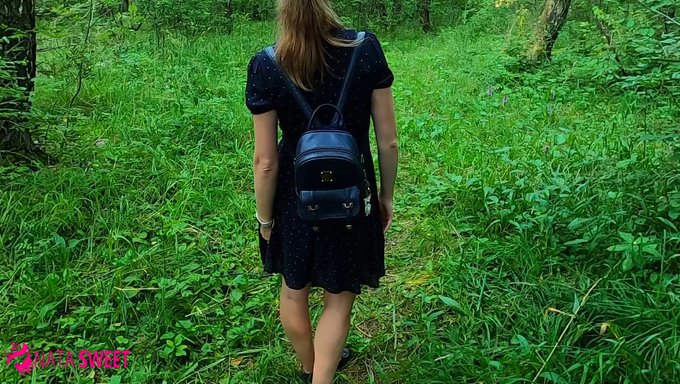 18+ Öğrenci, Sınıf Arkadaşını Baştan Çıkarıyor Ve Ona Sakso Çekiyor