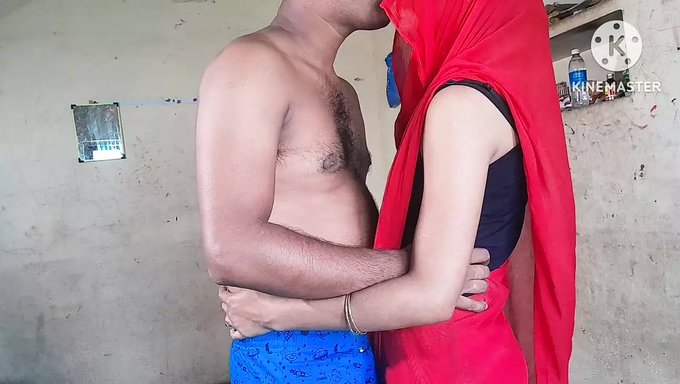 Hintli Genç (18+), Üvey Erkek Kardeşi Tarafından Sıkı Amını Genişletiyor