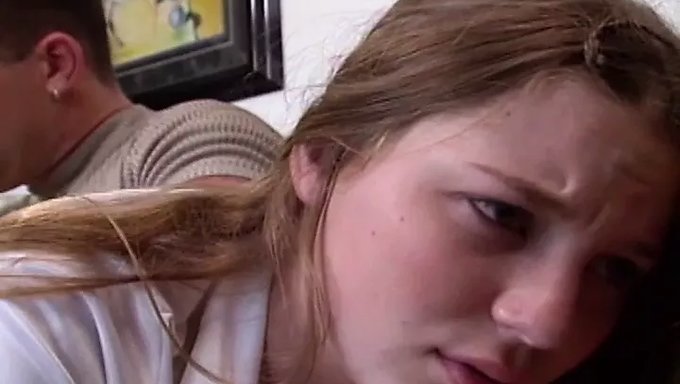 Öğrenciler Bu Oral Ve El Işi Videosunda Sınıflar Yerine Seks Seçiyorlar