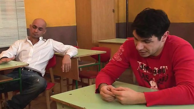 Milf Matematik Öğretmeni Sert Sahnede Çift Penetrasyon Alıyor