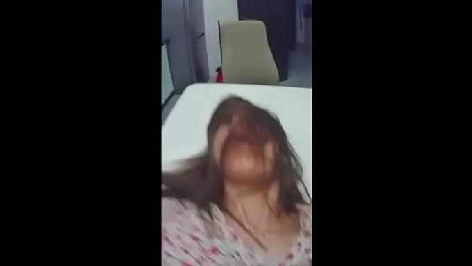 Bir Kadın Komşusuyla Yakalanıyor, Gerçek Hayatta Aldatıyor, Senaryo Yok.